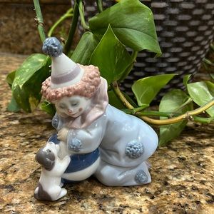 Llardo Clown with puppy and Beachball